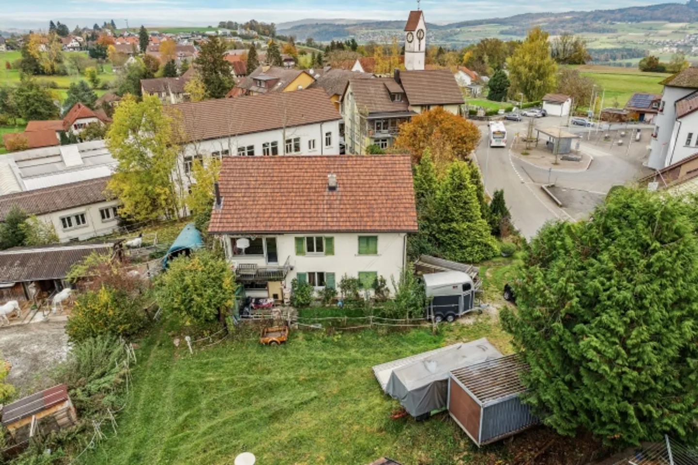 «Mehrfamilienhaus mit zwei 4.5 Zimmer Wohnungen (renovationsbedürftig) und Entwicklungspotenzial» - Foto 7 von 9