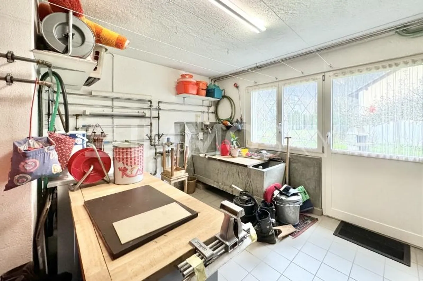 Familienhaus mit großem Grundstück und Garten - Foto 8 von 10