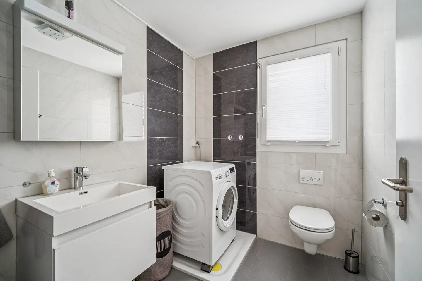 Beautiful second home in the village center of Täsch - Photo 10 of 11