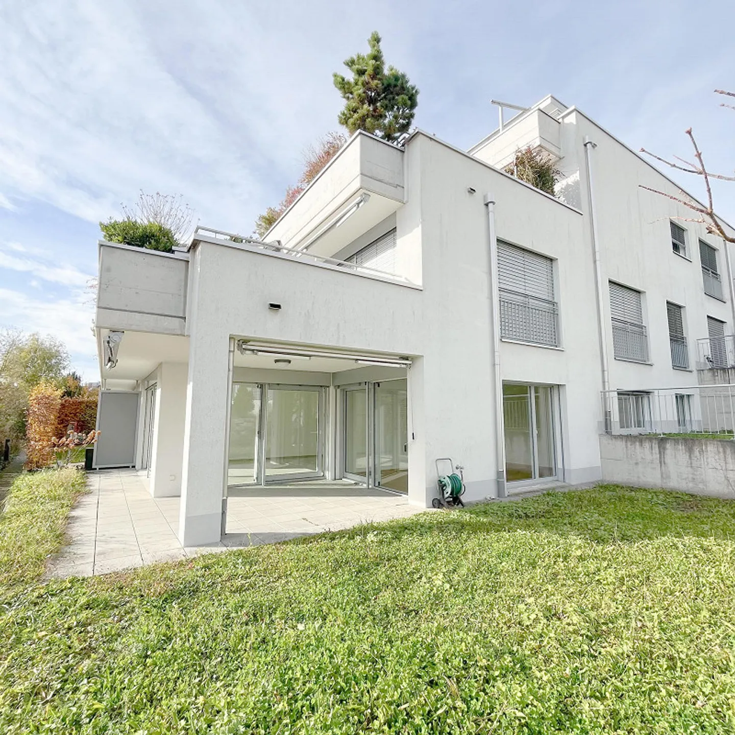 Stilvolle 4.5-Zimmer Gartenwohnung mit lichtdurchflutetem Wohnambiente - Foto 2 von 12