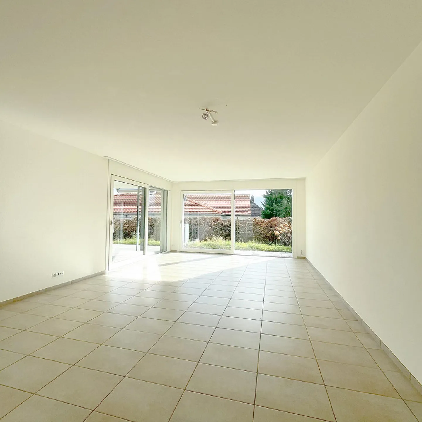 Stilvolle 4.5-Zimmer Gartenwohnung mit lichtdurchflutetem Wohnambiente - Foto 3 von 12