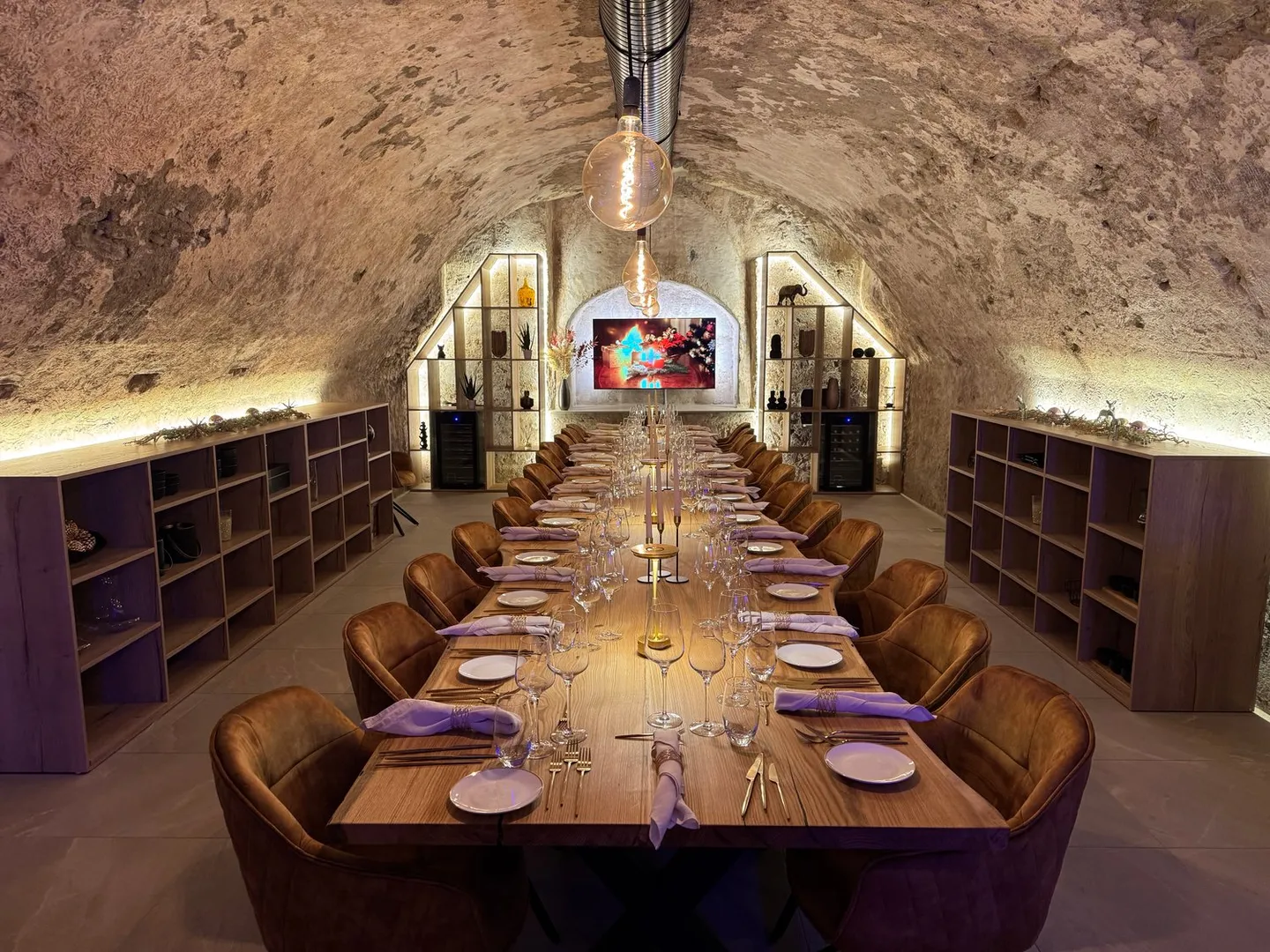 Cantina a volta nel cuore di Bülach in affitto – versatile, di charme e con potenziale - Foto 1 di 10