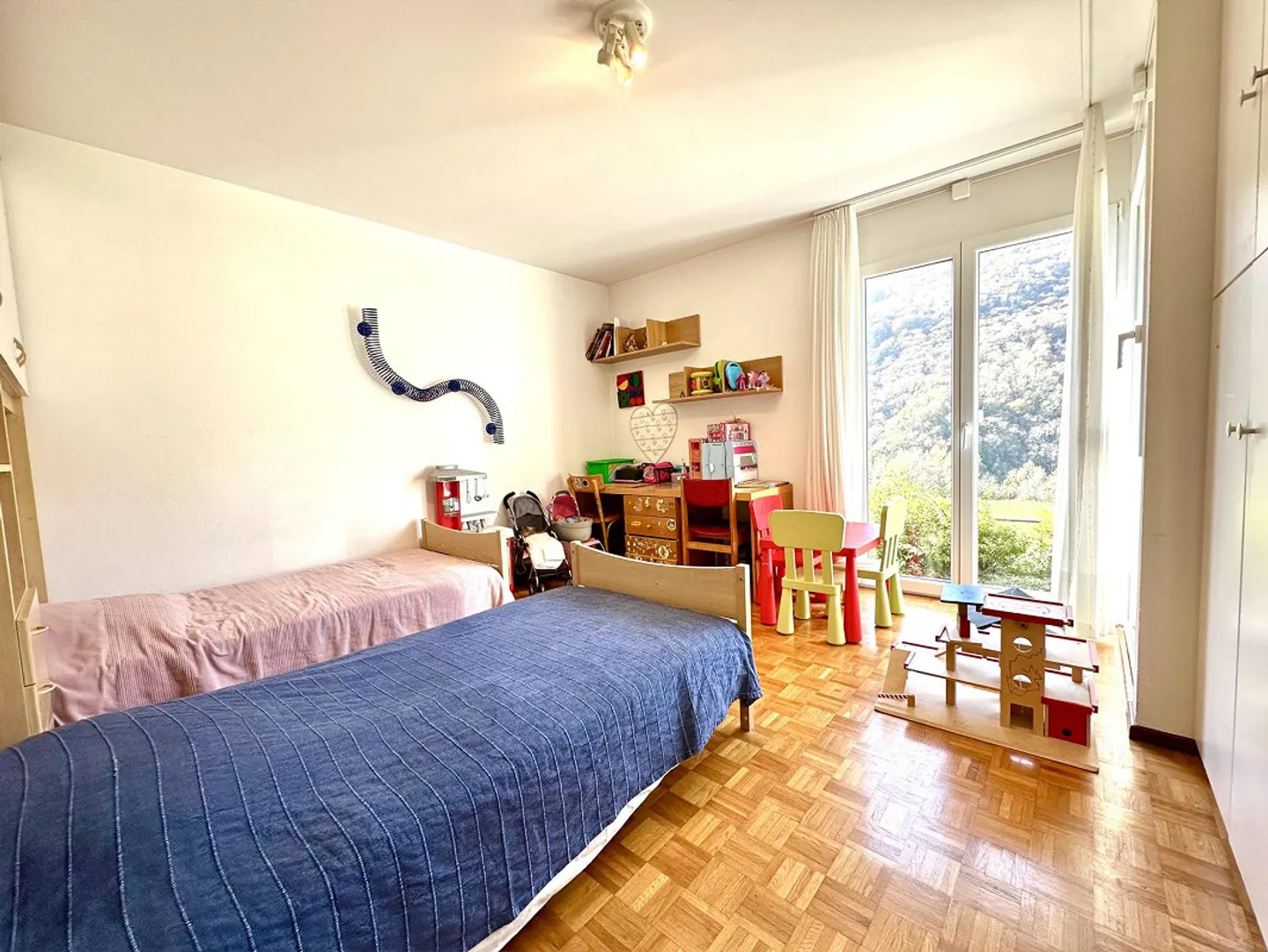 Charming Family Home with Garden - Photo 8 of 12