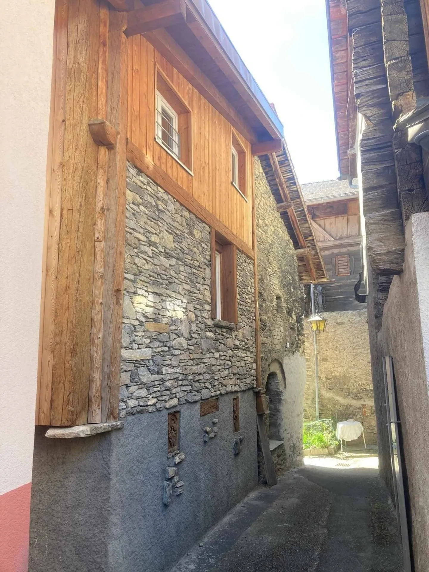 Vollständig wiederaufgebautes Dorfhaus. - Foto 11 von 12