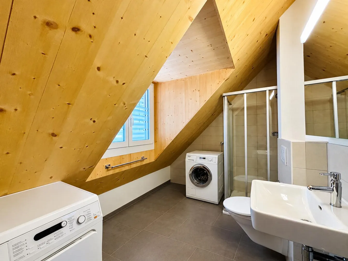 Appartement spacieux et moderne de 4,5 pièces - Photo 6 sur 7