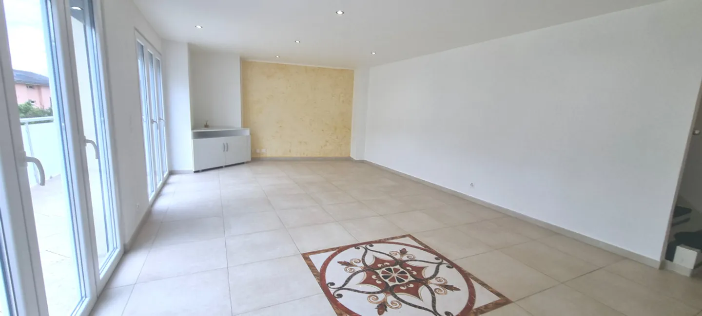 Elegante villa con un appartamento indipendente di 2 stanze - Foto 3 di 28