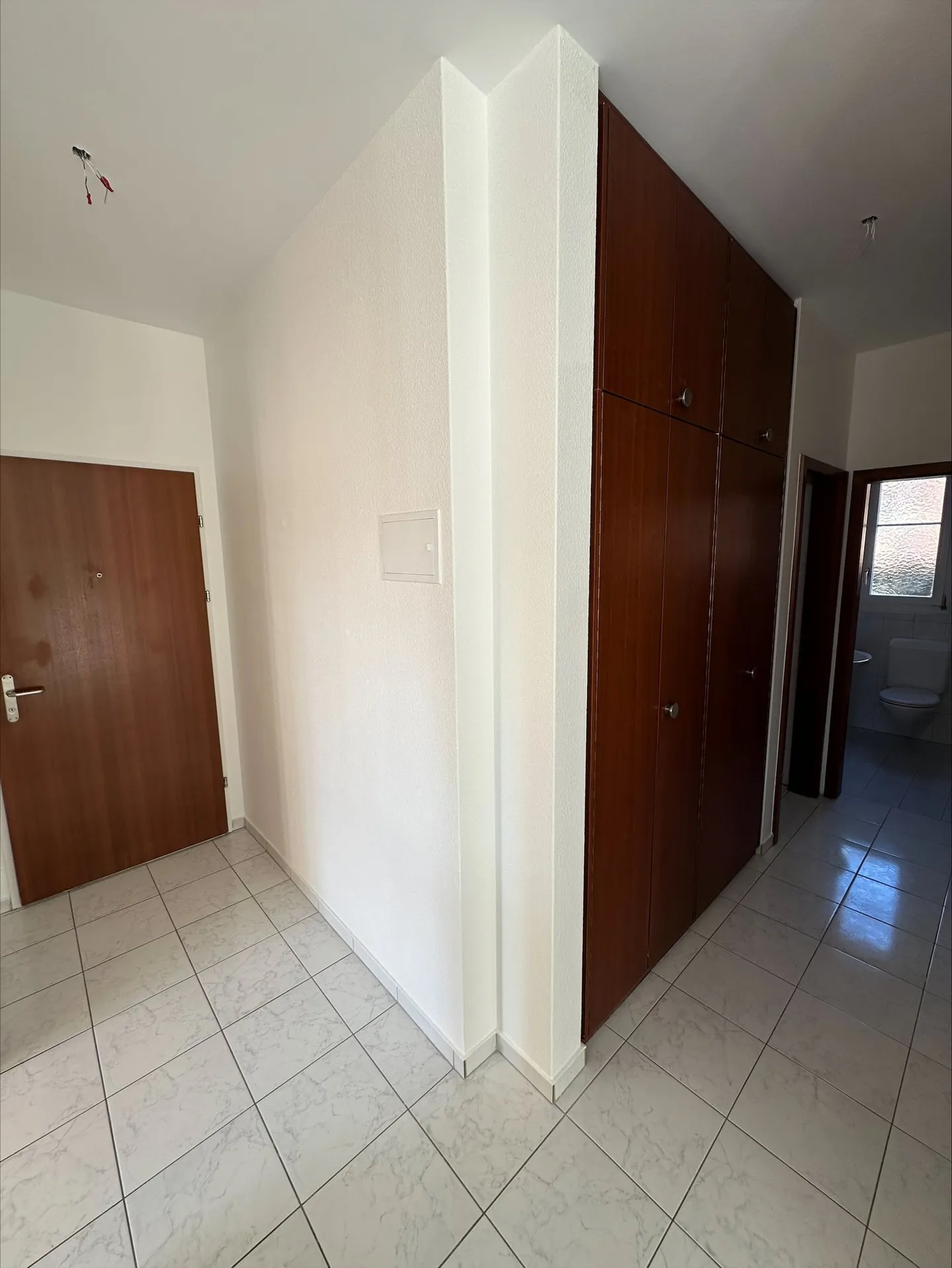 Bellissimo appartamento ristrutturato di 4.0 stanze a Corcelles - Foto 9 di 10