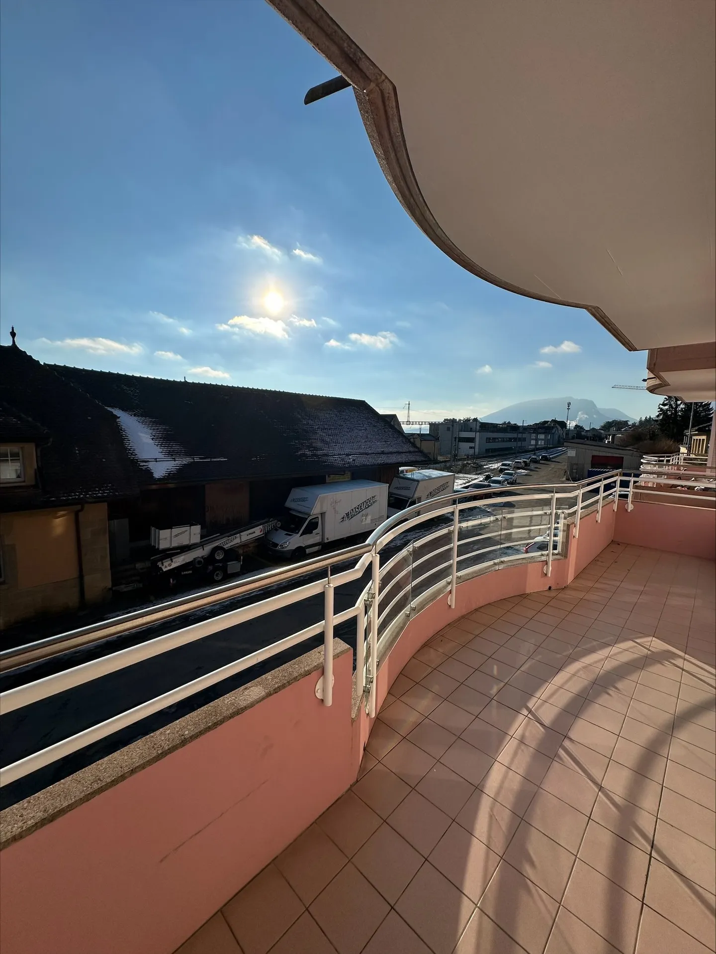 Bellissimo appartamento ristrutturato di 4.0 stanze a Corcelles - Foto 10 di 10