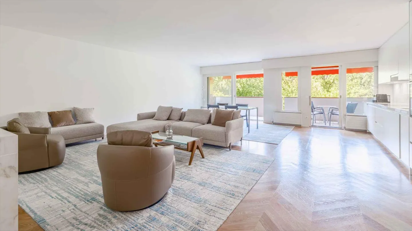 Bell'appartamento di 4 stanze con piscina interna all'interno della residenza - Foto 1 di 7