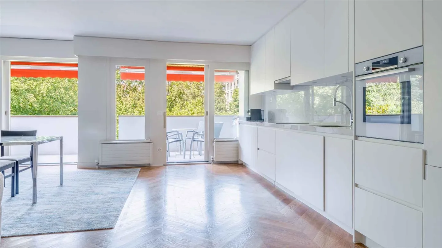 Bell'appartamento di 4 stanze con piscina interna all'interno della residenza - Foto 3 di 7