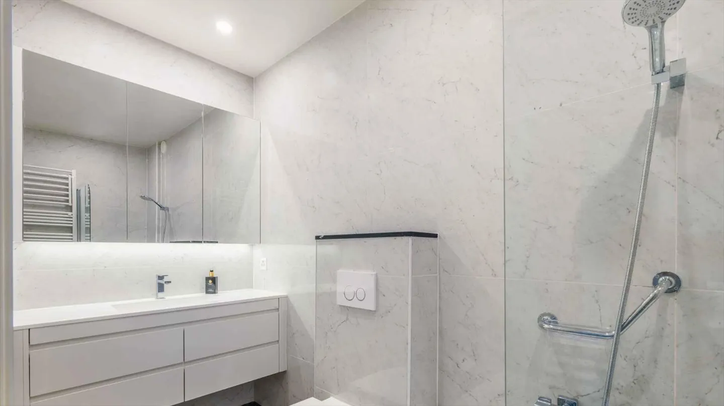 Bell'appartamento di 4 stanze con piscina interna all'interno della residenza - Foto 5 di 7
