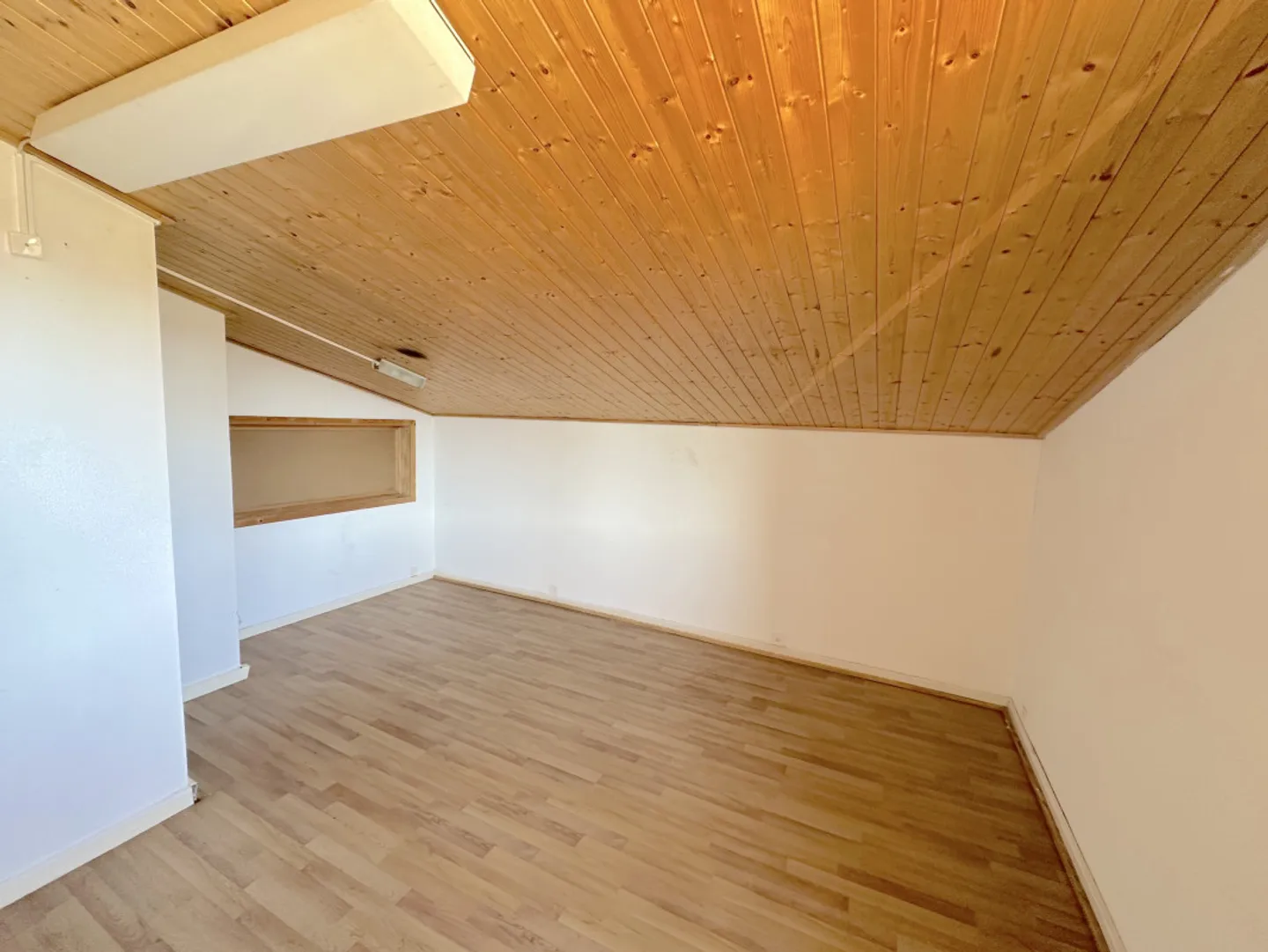 FOR RENT COMMERCIAL SPACE (MUSIC) / ARTISANAL FOR INDIVIDUAL OR COMPANY - Photo 2 of 4
