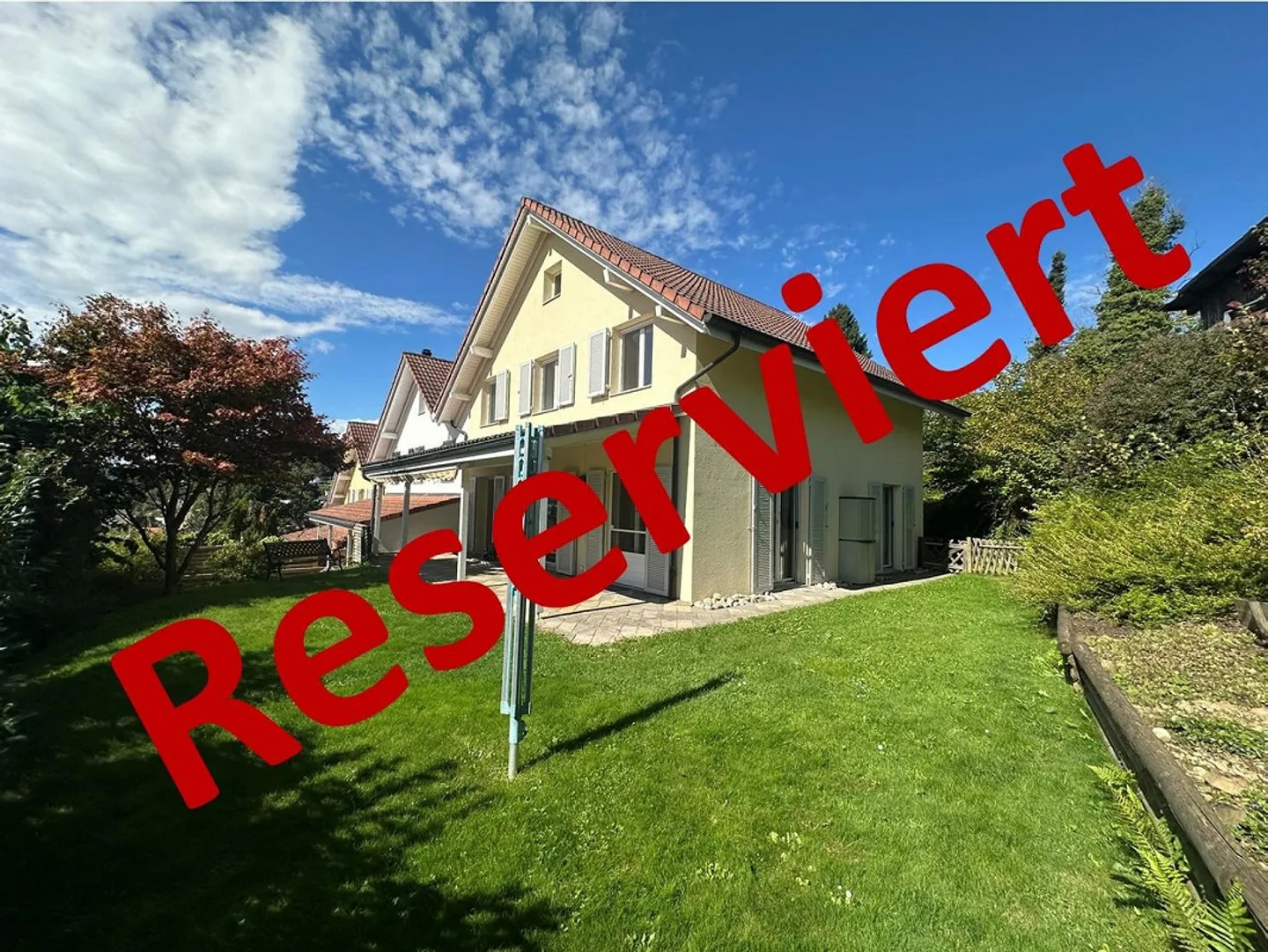 5.5-Room Corner Single-Family House in Sunny Hillside Location - Photo 1 of 8