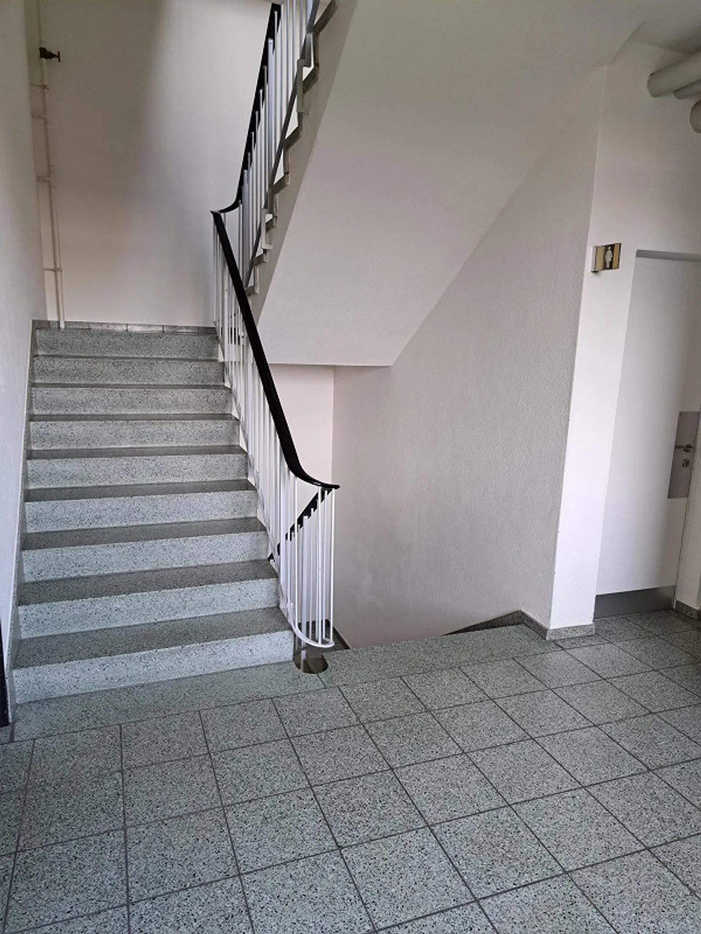 Showroom / Ufficio / Spazio espositivo cercasi direttamente alla stazione - Foto 4 di 7