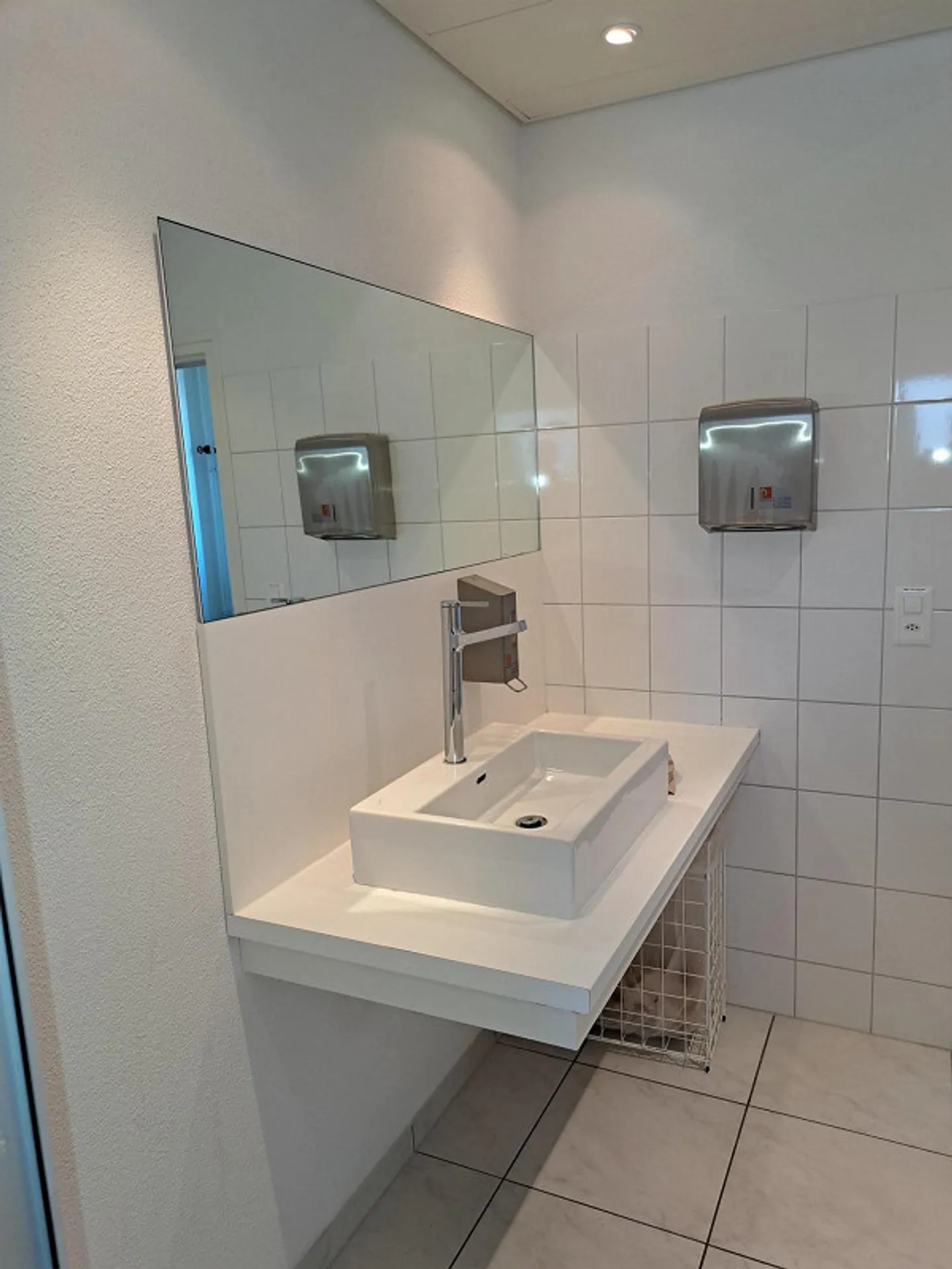 Showroom / Ufficio / Spazio espositivo cercasi direttamente alla stazione - Foto 6 di 7