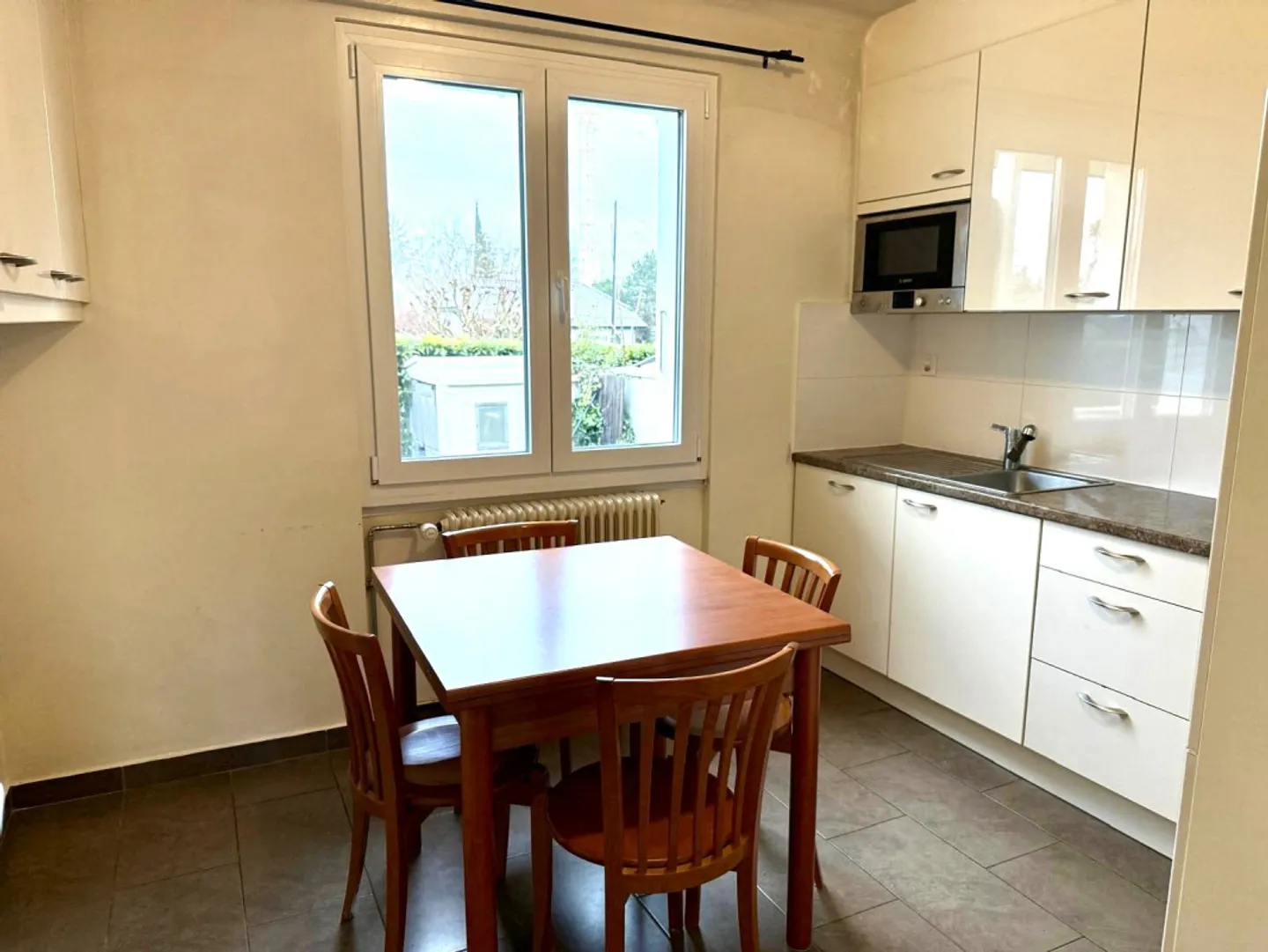 8-room House - Photo 7 of 10