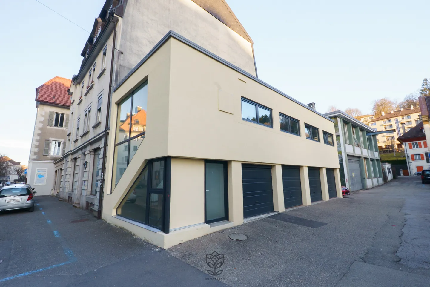 Bright deposit with garages - Photo 1 of 6