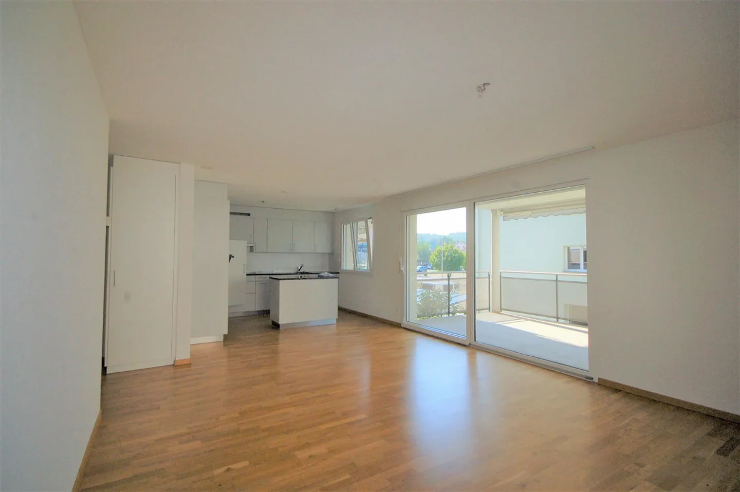 Luminoso e accogliente appartamento di 4.5 locali - Foto 3 di 11