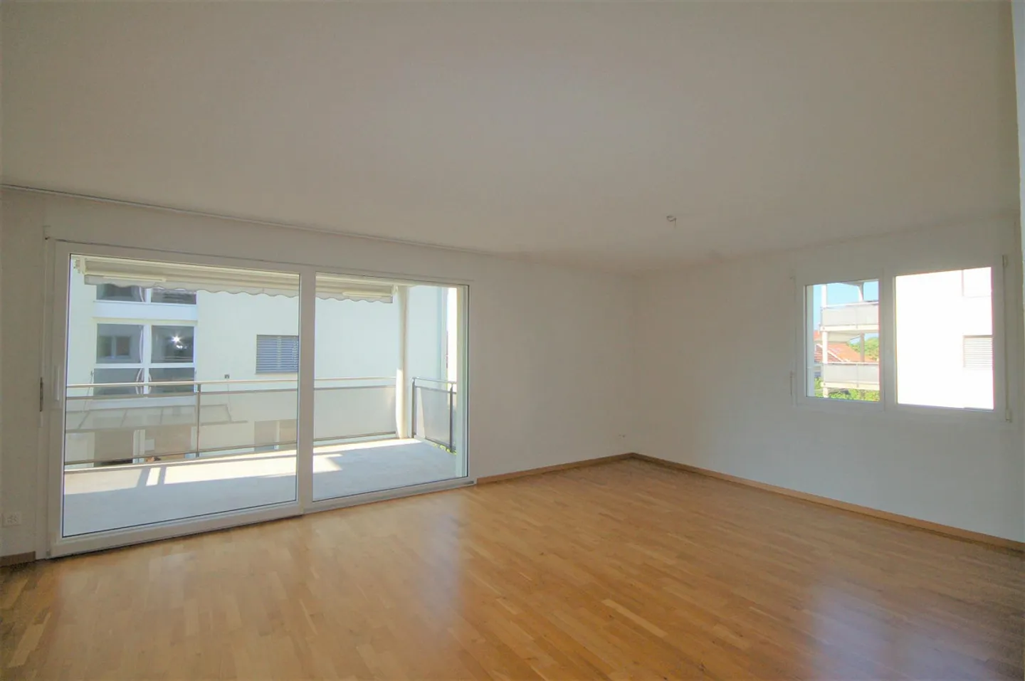 Luminoso e accogliente appartamento di 4.5 locali - Foto 6 di 11