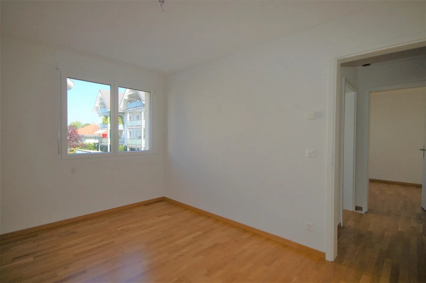 Luminoso e accogliente appartamento di 4.5 locali - Foto 9 di 11