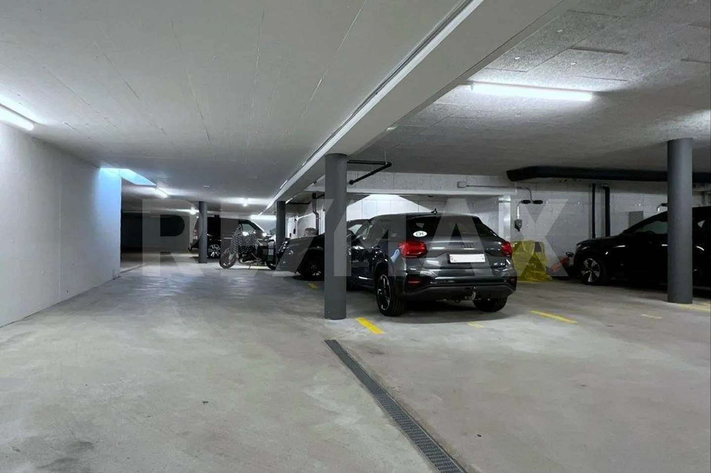 Exklusiver Tiefgaragenparkplatz in Nänikon - Foto 5 von 9