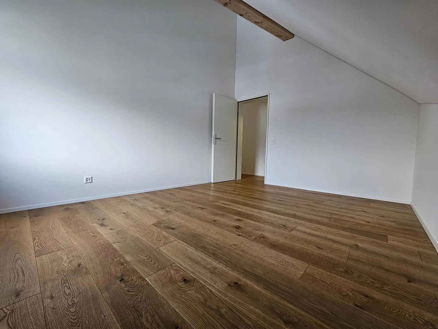 Appartamento unico di 4,5 stanze con vista mozzafiato direttamente a Zen - Foto 7 di 10