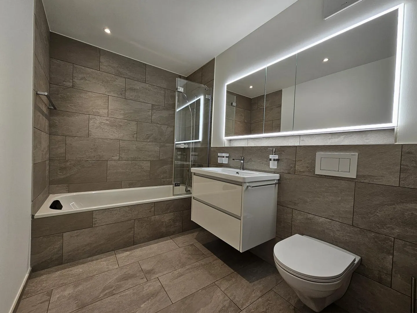 Appartamento unico di 4,5 stanze con vista mozzafiato direttamente a Zen - Foto 9 di 10