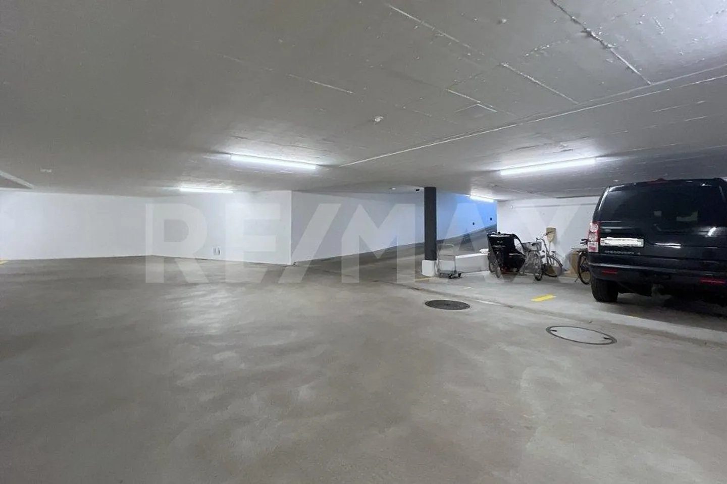 Exklusiver Tiefgaragenparkplatz in Nänikon - Foto 7 von 9