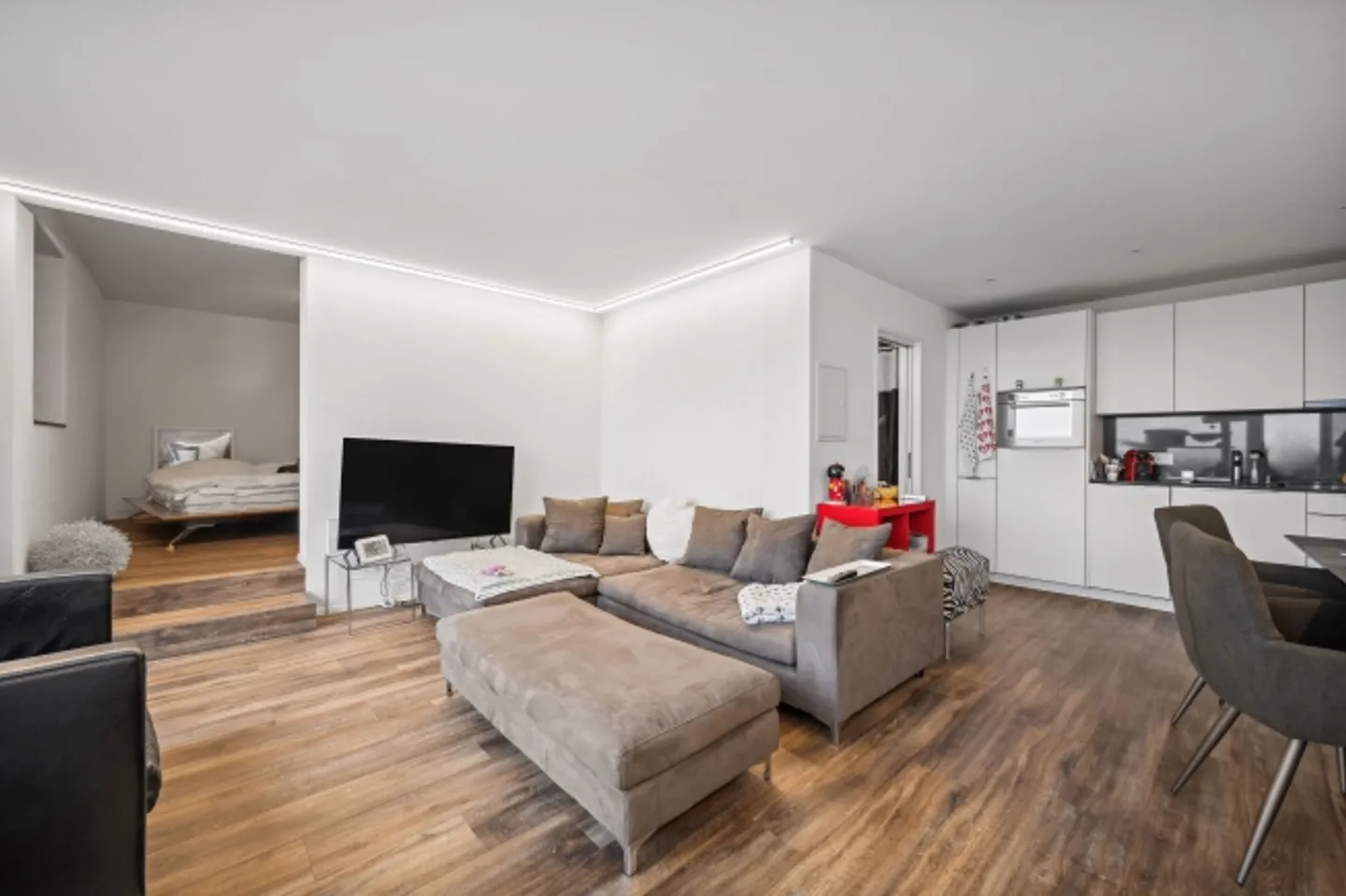 More than a home: Spacious 8-room property with a view - Photo 12 of 13