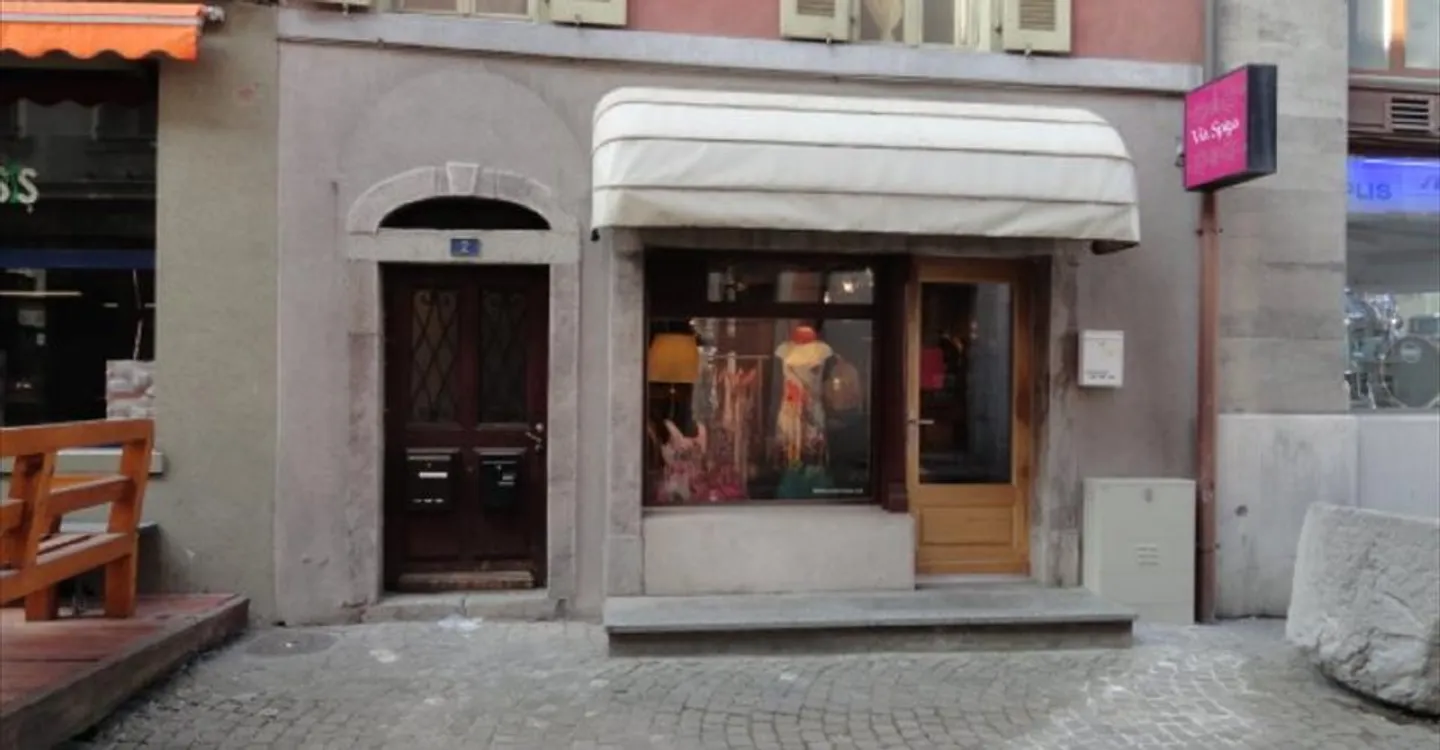 Mixed-use building for rent - Photo 1 of 6