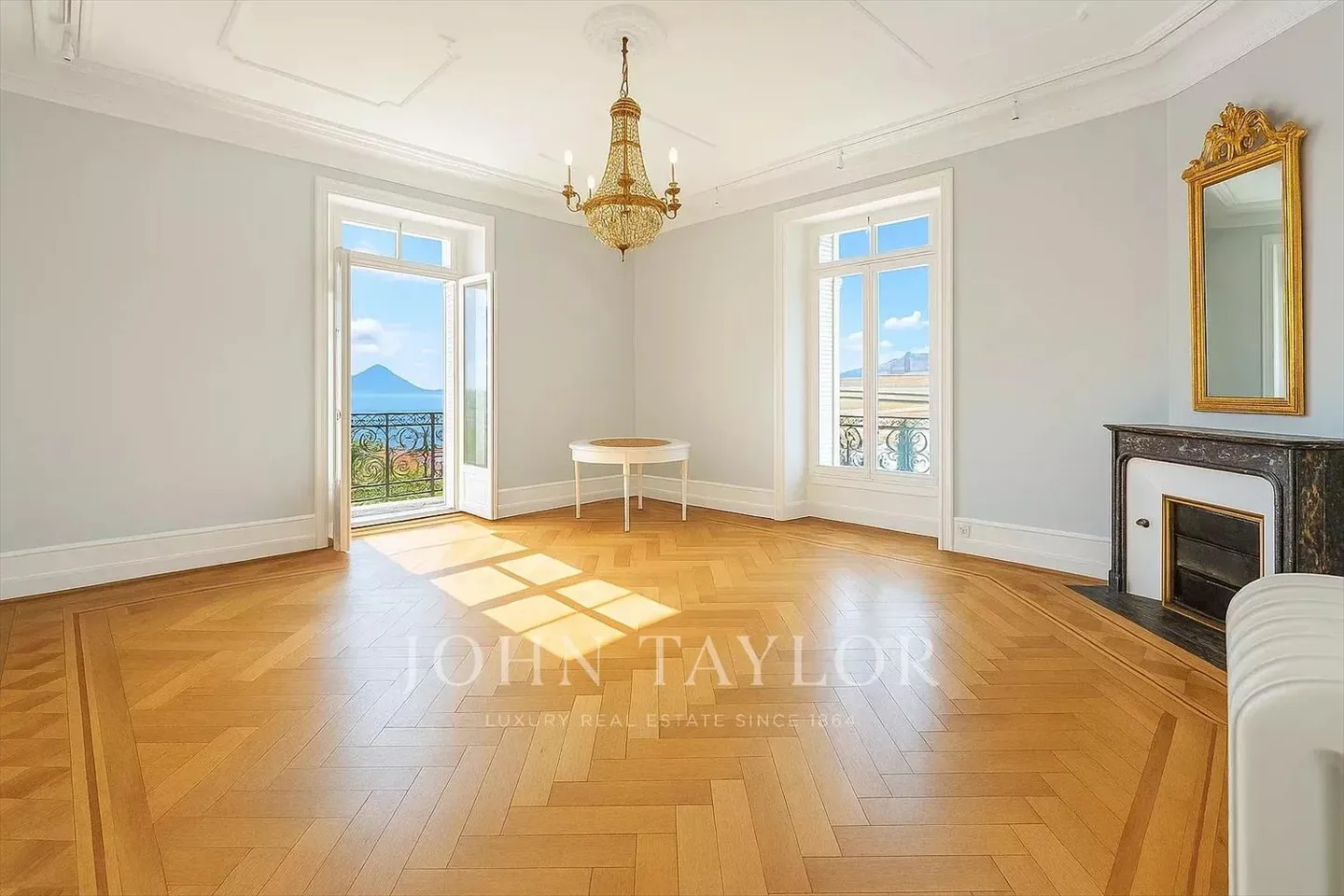 Élégant appartement de caractère avec vue imprenable sur le lac Léman - Photo 2 sur 12