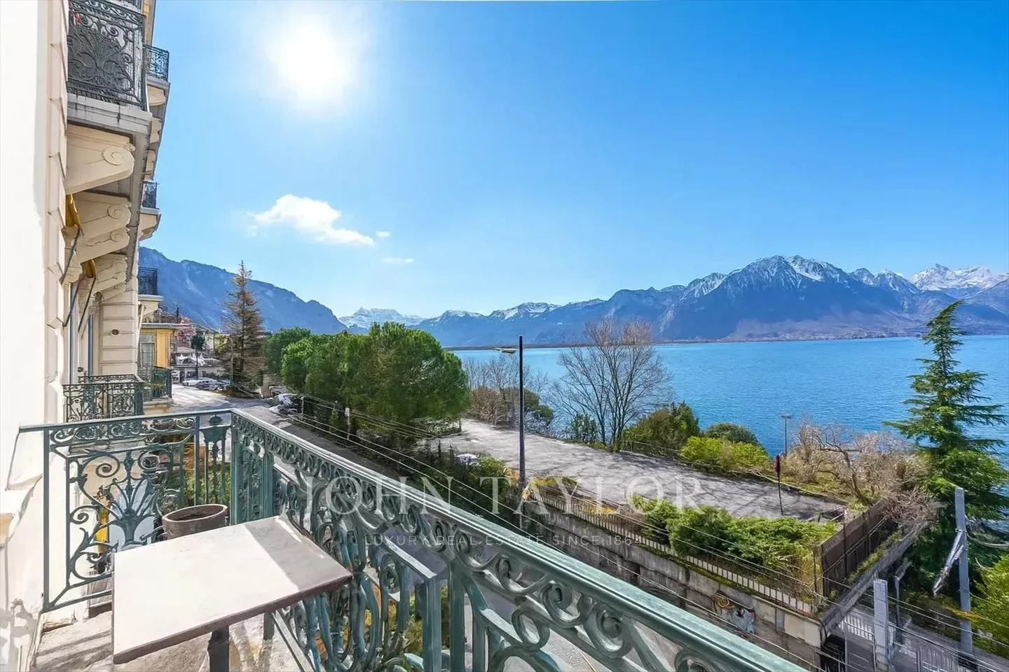 Élégant appartement de caractère avec vue imprenable sur le lac Léman - Photo 4 sur 12