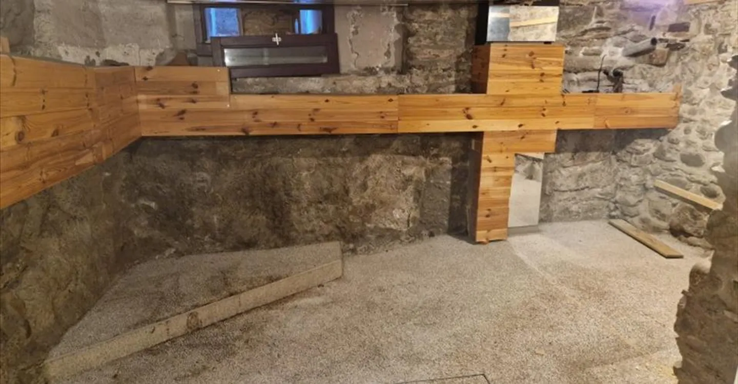 Mixed-use building for rent - Photo 2 of 6