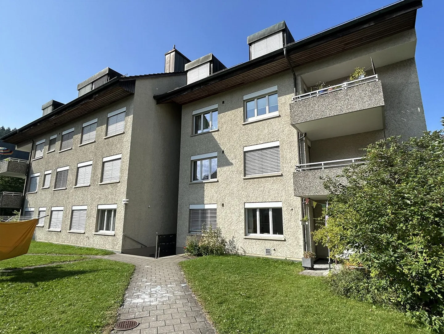 Appartement spacieux de 5 pièces dans un charmant ancien bâtiment - Photo 1 sur 9