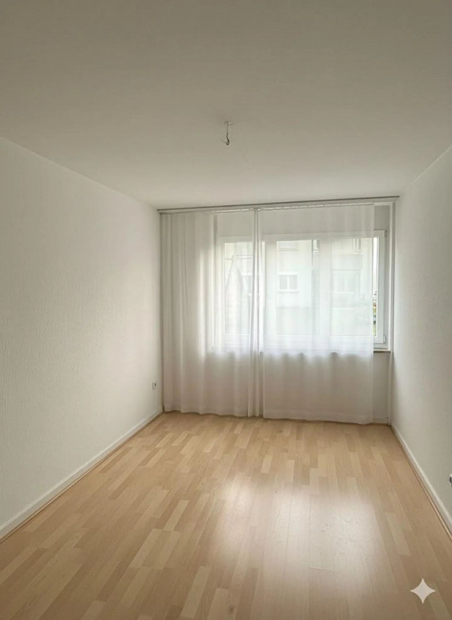 Appartement spacieux de 5 pièces dans un charmant ancien bâtiment - Photo 5 sur 9