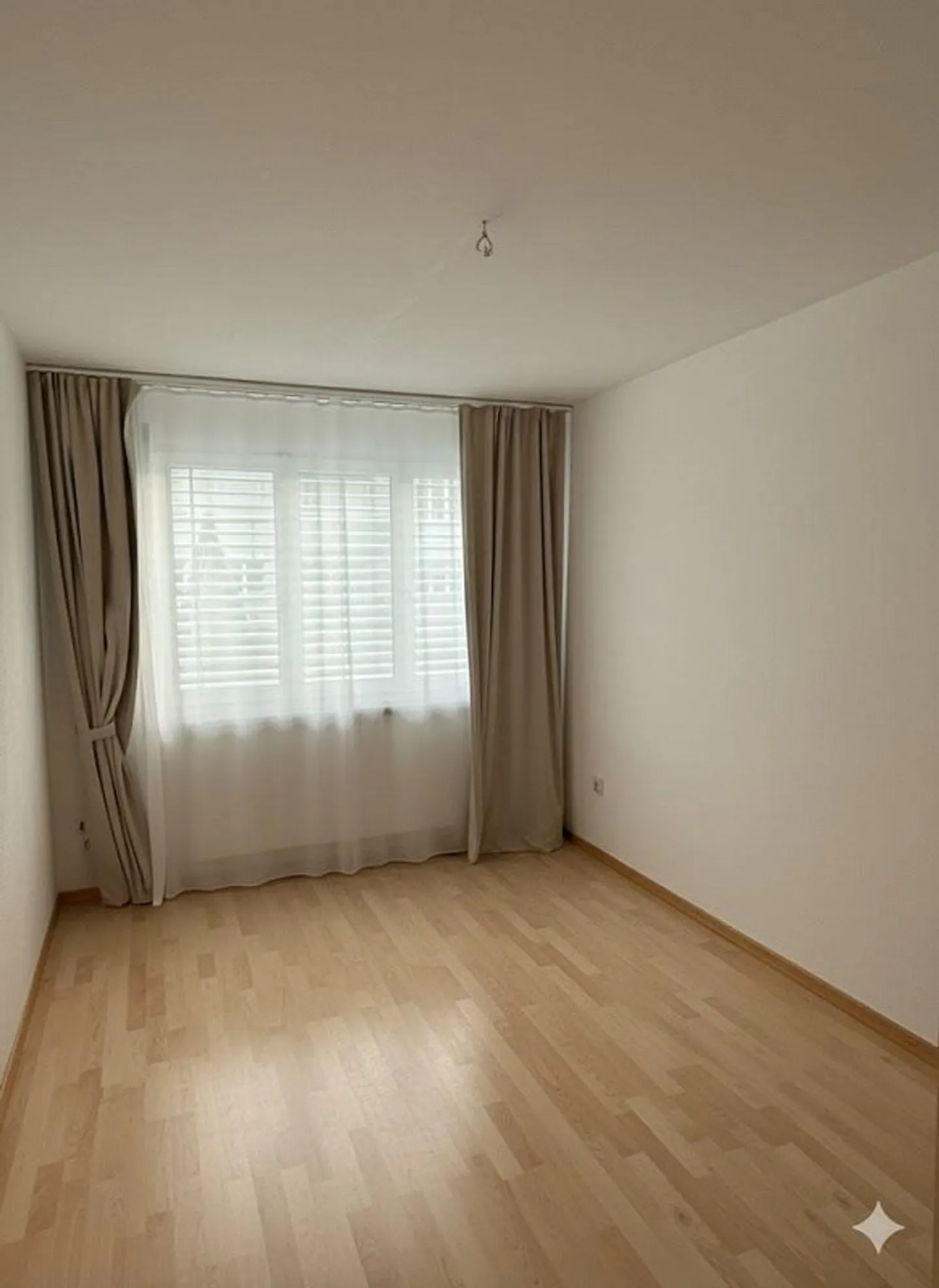 Appartement spacieux de 5 pièces dans un charmant ancien bâtiment - Photo 6 sur 9