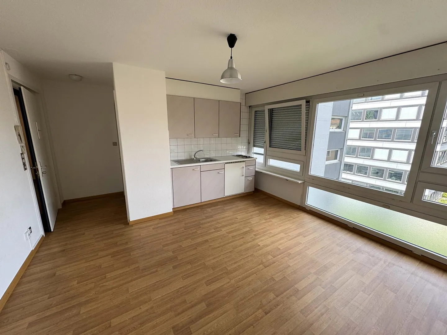 Beautiful bright 1-room apartment in the center of St. Gallen - Photo 2 of 4