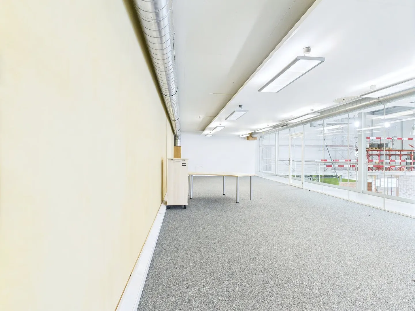 Spazio commerciale e uffici nel quartiere industriale da 144m2-686m2 - Foto 16 di 19
