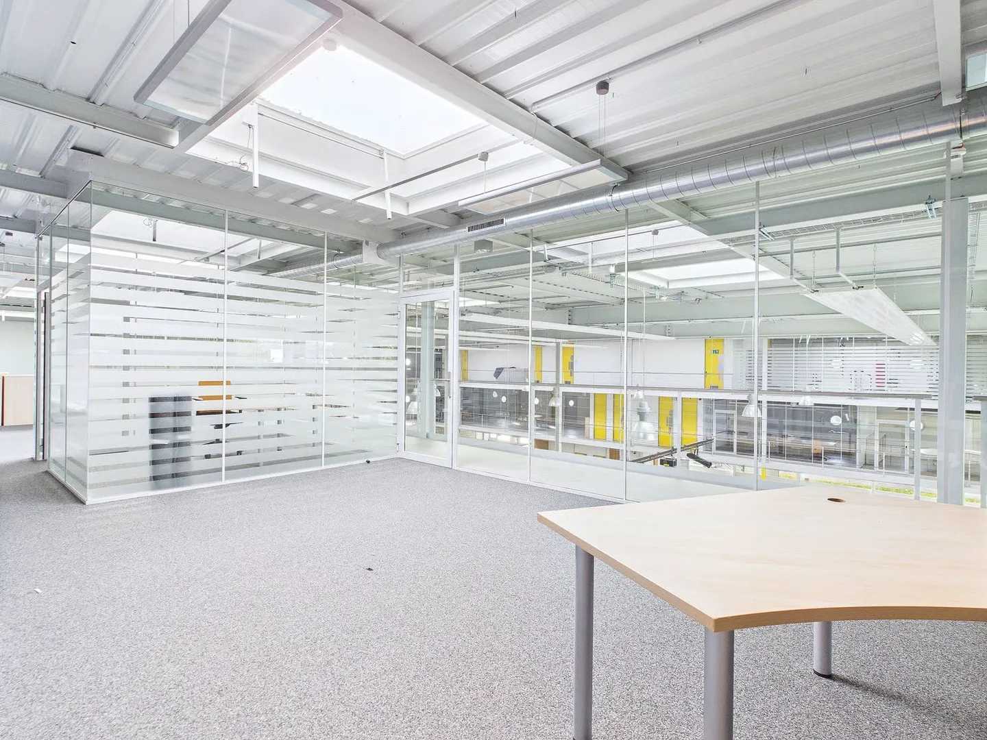Spazio commerciale e uffici nel quartiere industriale da 144m2-686m2 - Foto 18 di 19