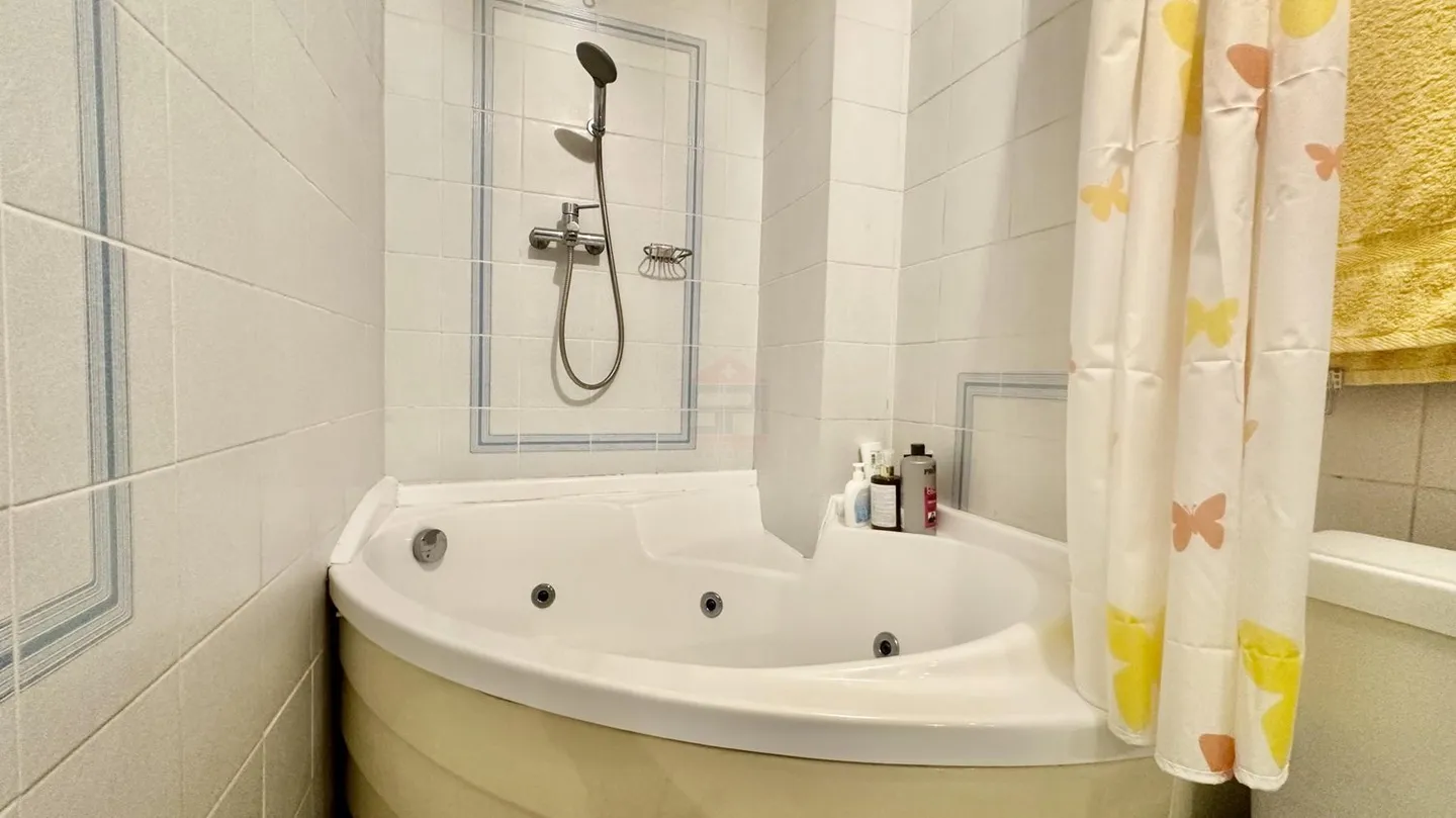 Maison charmante de 175 m², avec un grand jardin - Photo 9 sur 9