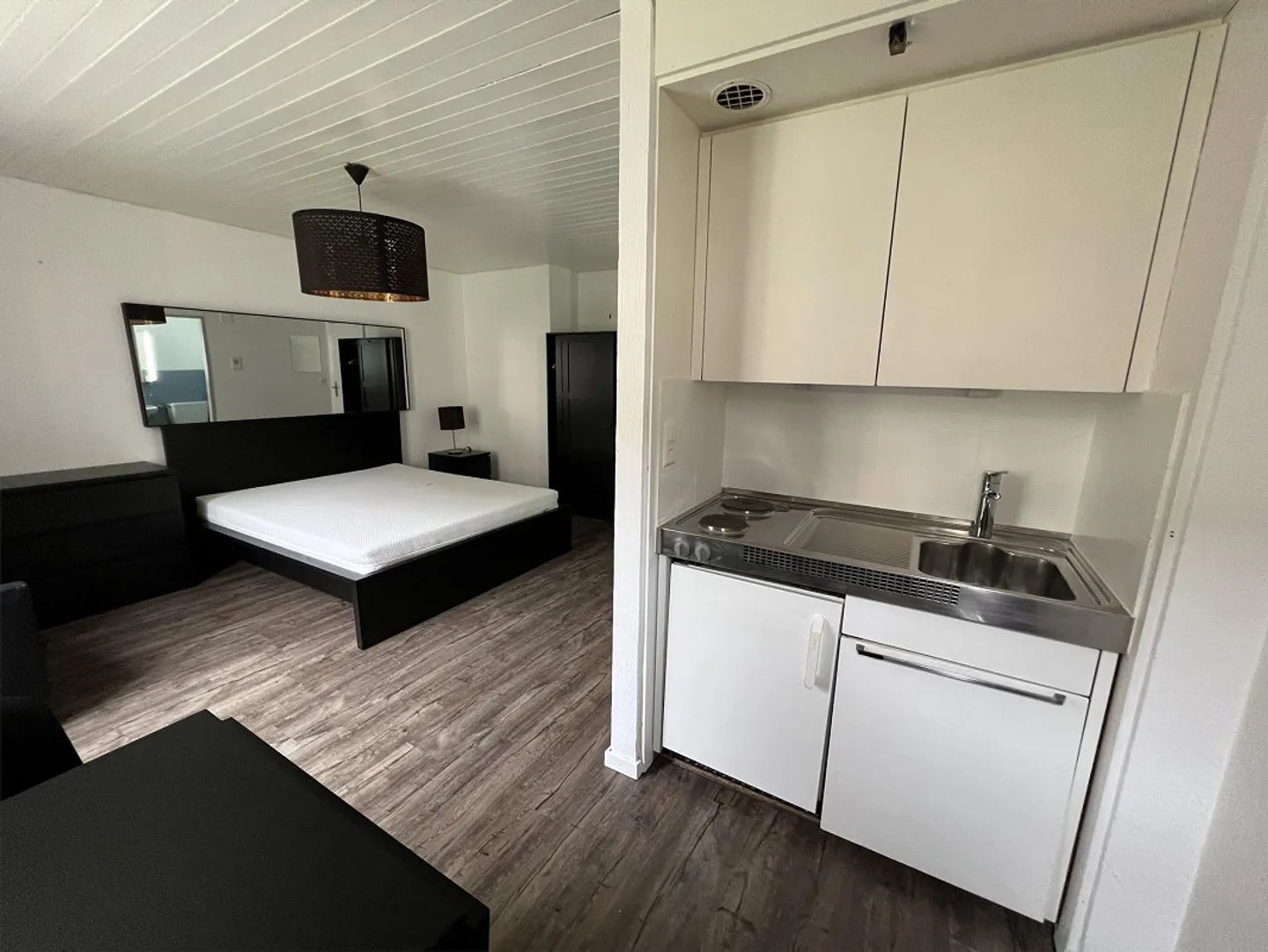 Monolocale arredato in una posizione molto centrale - Foto 4 di 7