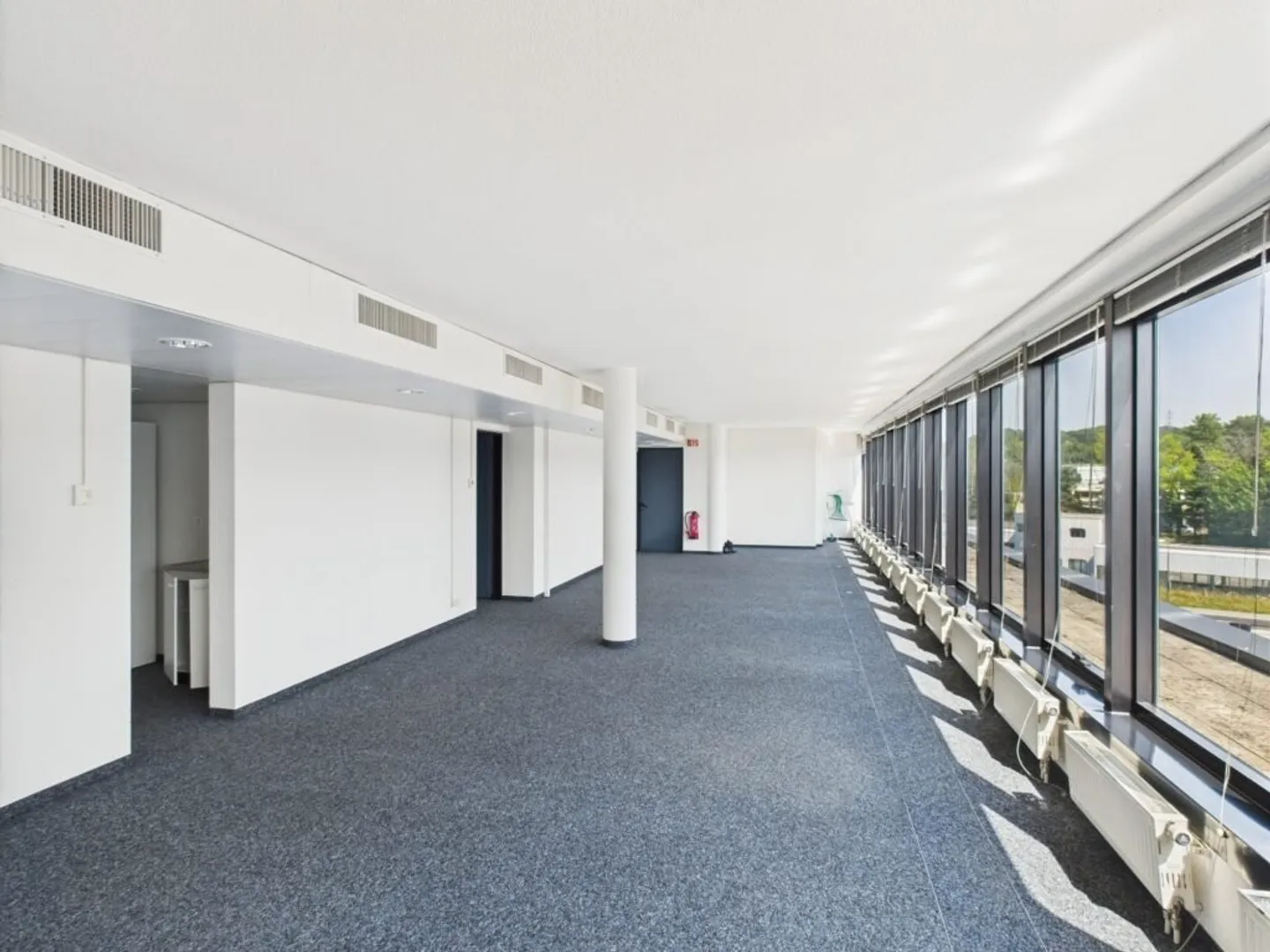 Büro von etwa 101 m2 im 4. Stock in der Nähe aller Annehmlichkeiten - Foto 3 von 6