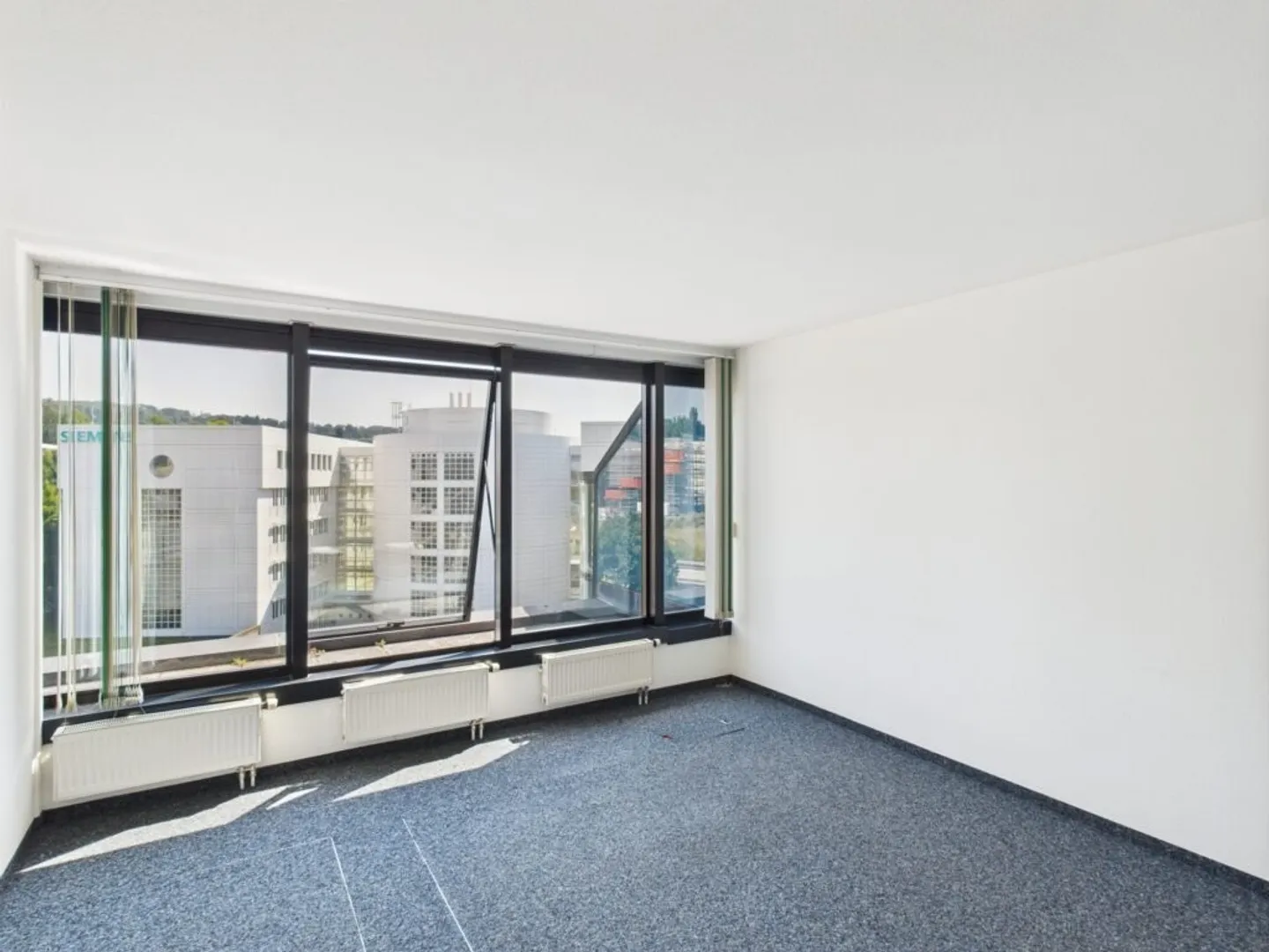Büro von etwa 101 m2 im 4. Stock in der Nähe aller Annehmlichkeiten - Foto 5 von 6