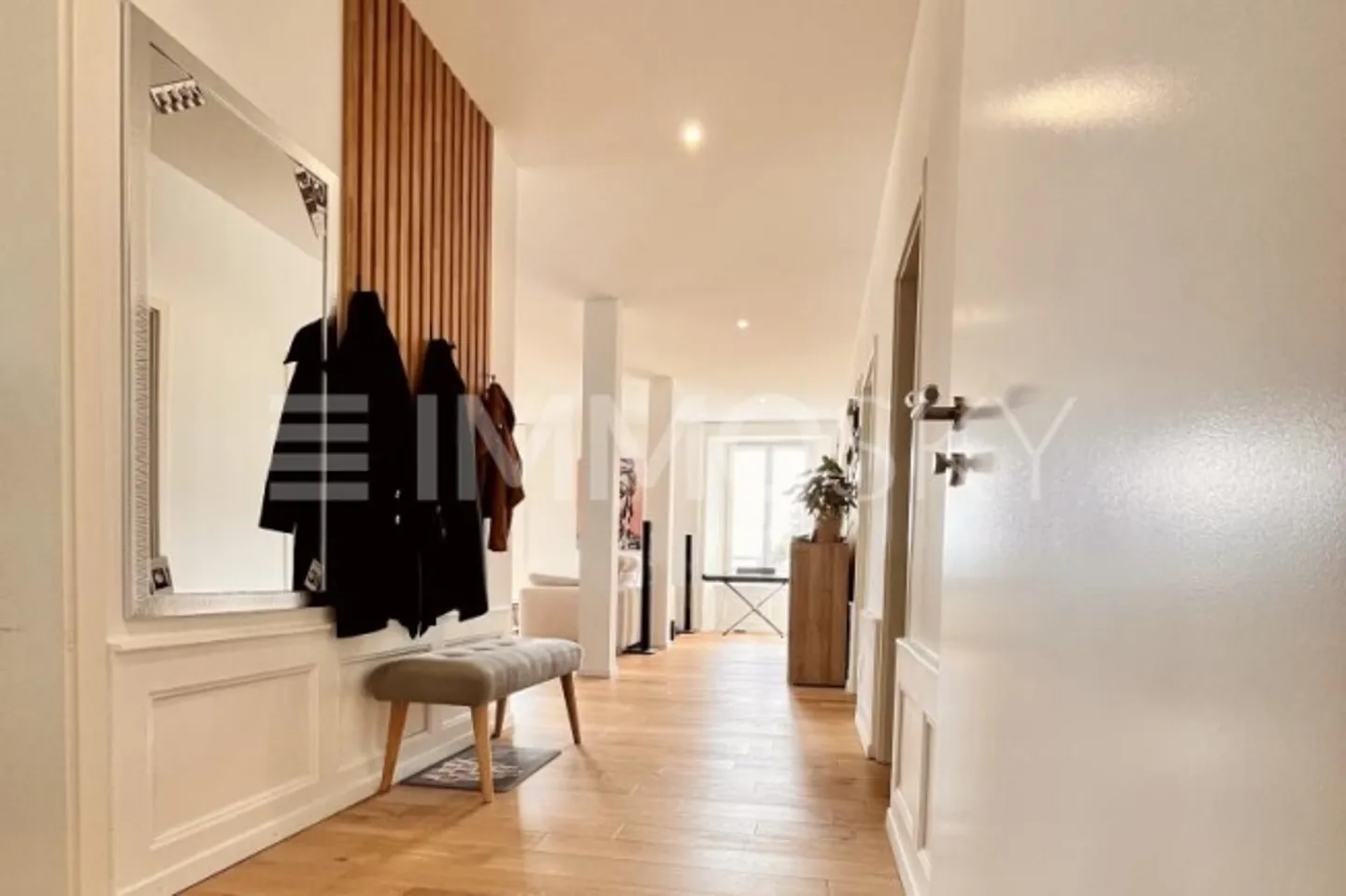 Spacious Charming Apartment - Photo 6 of 8