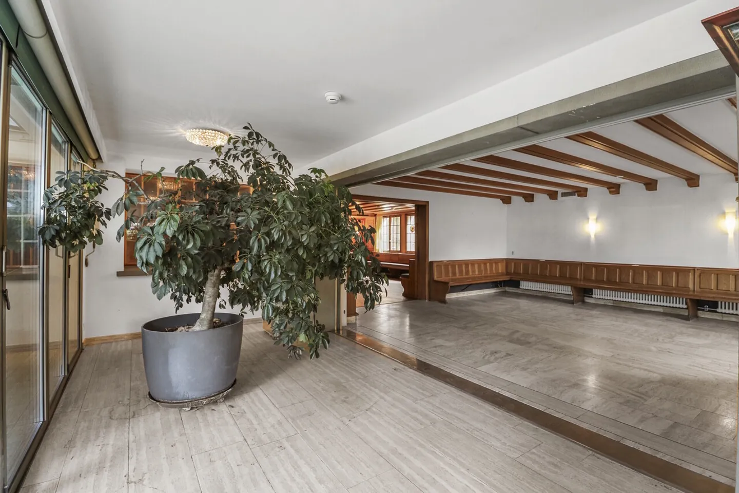 Commercial premises in a central location - Photo 3 of 12