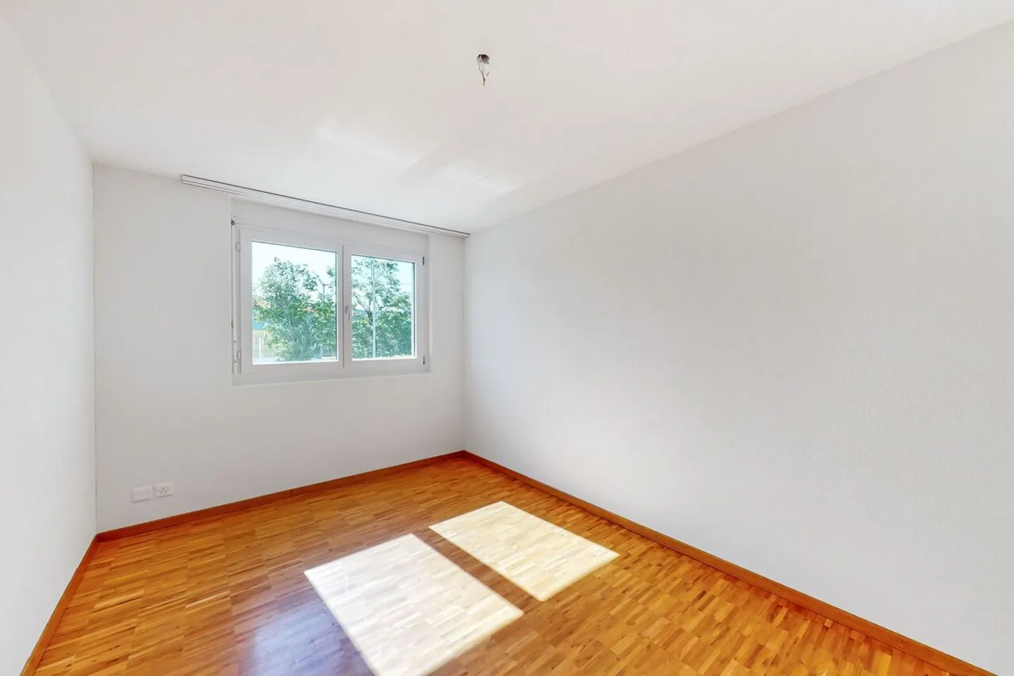 Spacious Apartment in Family Area - Photo 4 of 8