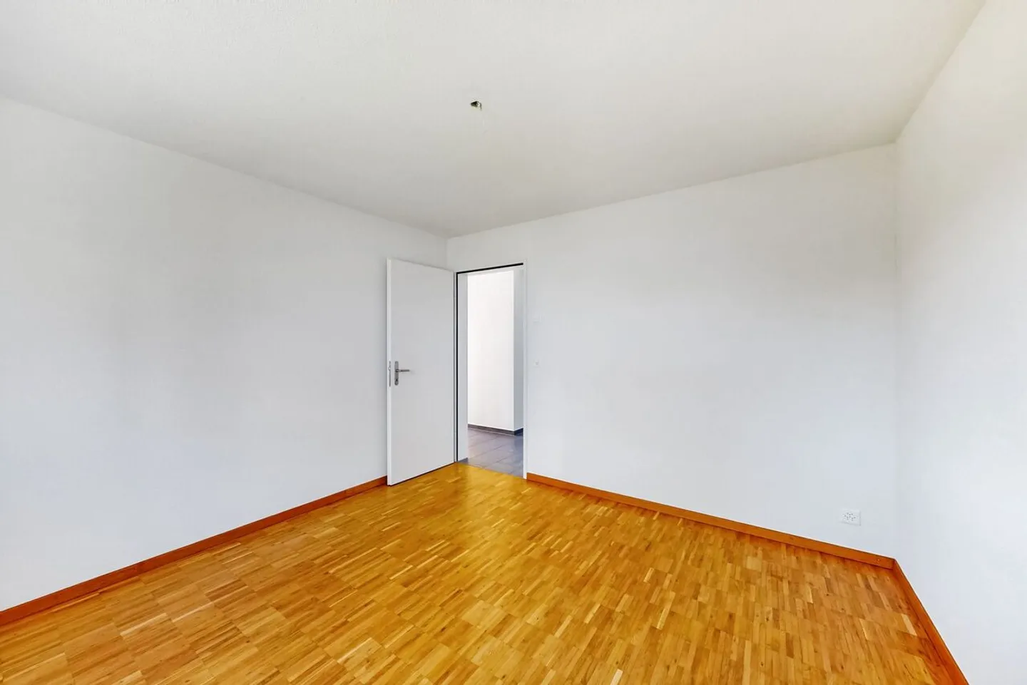 Spacious Apartment in Family Area - Photo 5 of 8