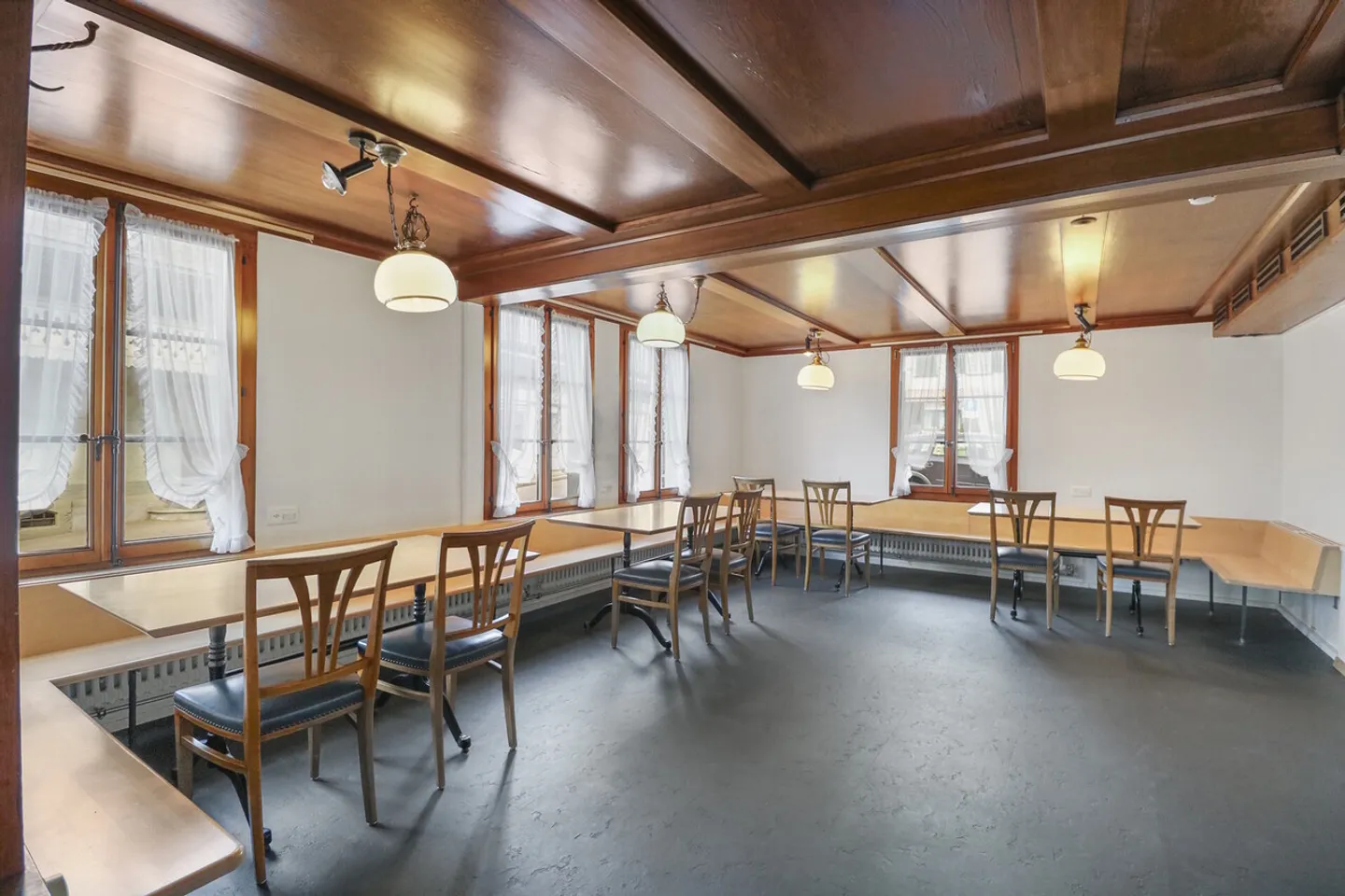 Commercial premises in a central location - Photo 9 of 12