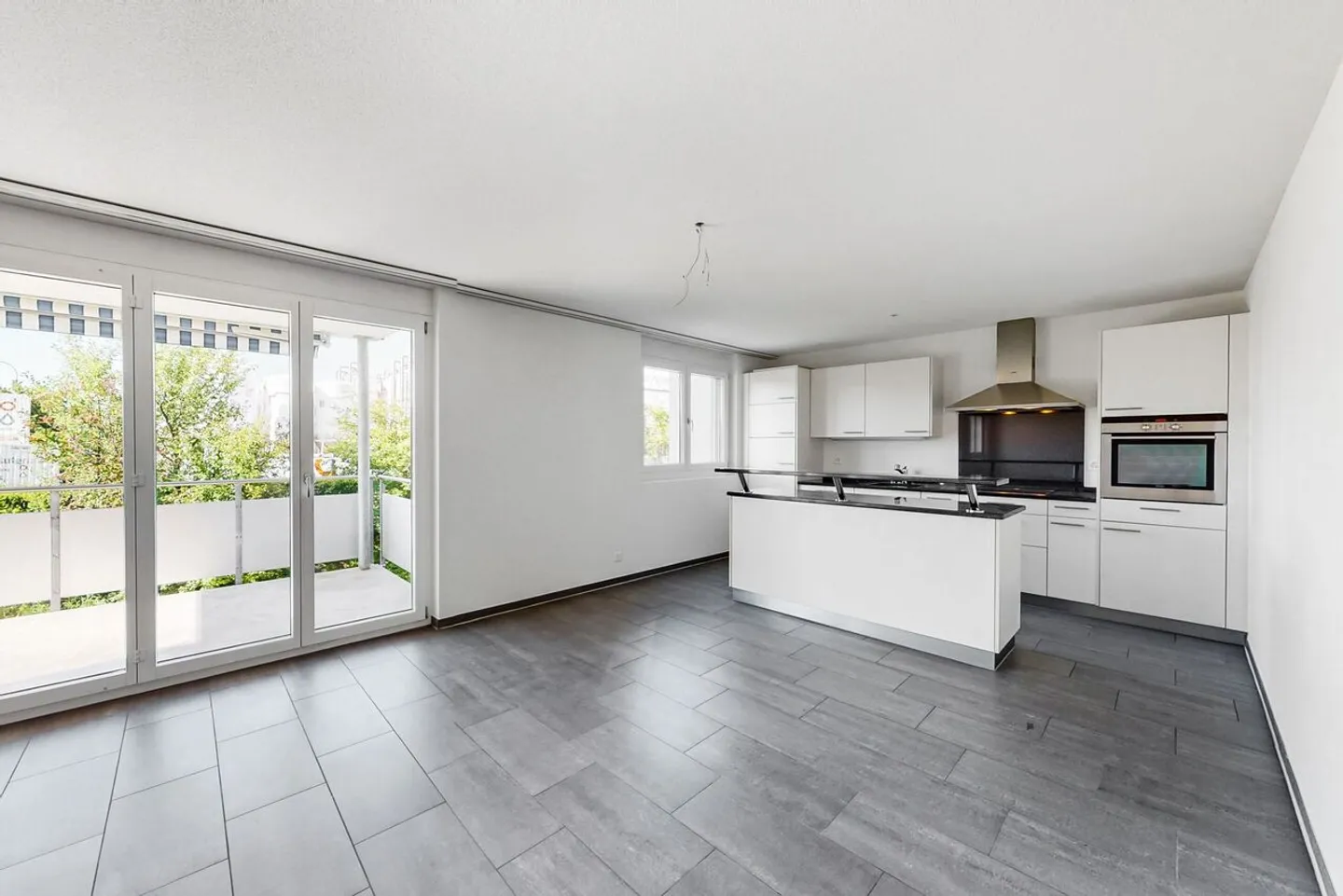 Spacious Apartment in Family Area - Photo 2 of 8