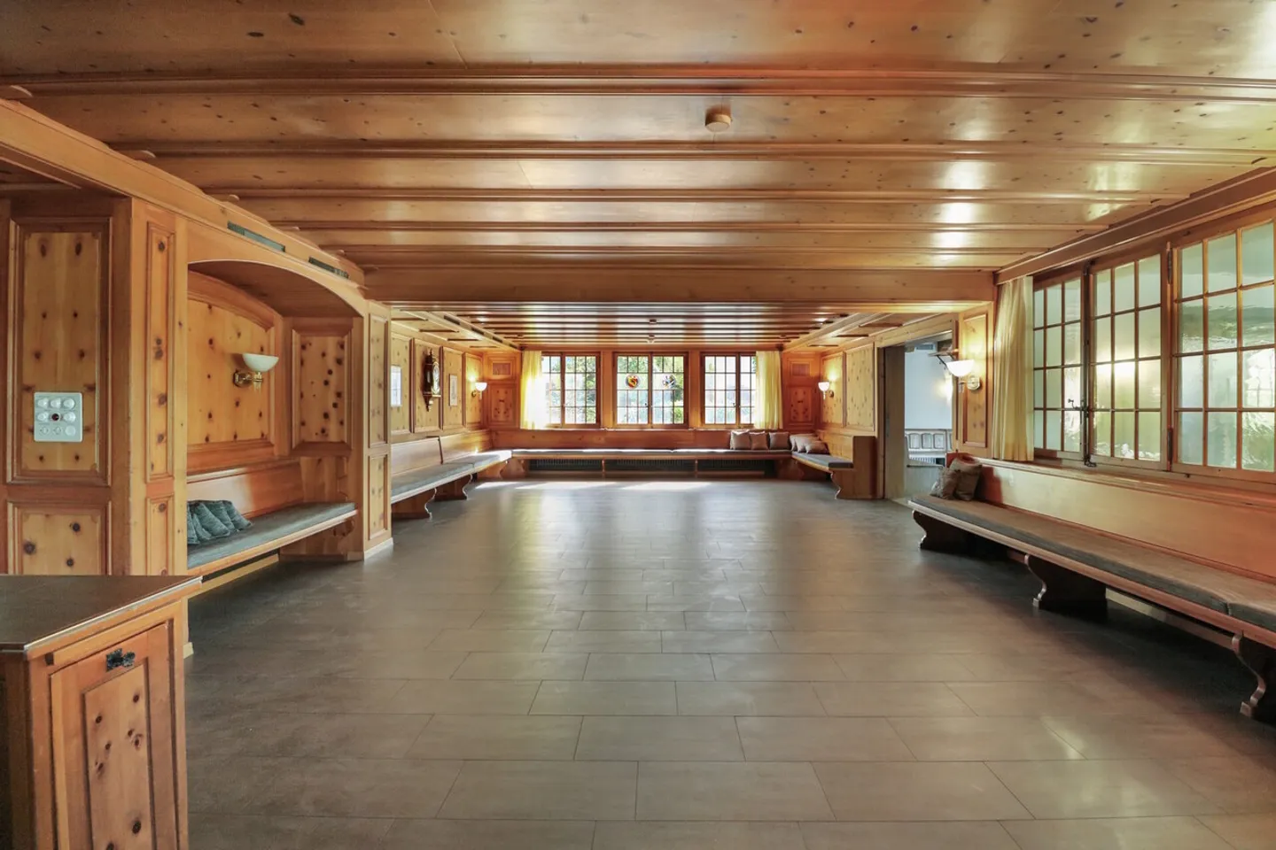 Commercial premises in a central location - Photo 8 of 12